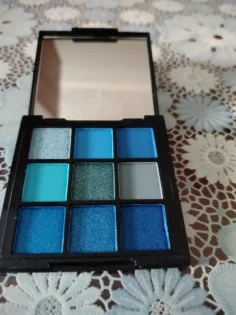 9-Grid Червона Палетка Тіней: Гарантований Довготривалий Макіяж photo review