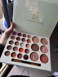 Eyeshadow Palette 26 Colors - Яскраві Відтінки для Вашого Макіяжу photo review