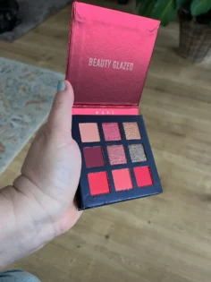 Матова блискуча палітра тіней для повік – яскраві червоні відтінки photo review