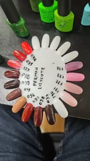 Гель лак LILYCUTE: яскраві та довговічні нігті photo review