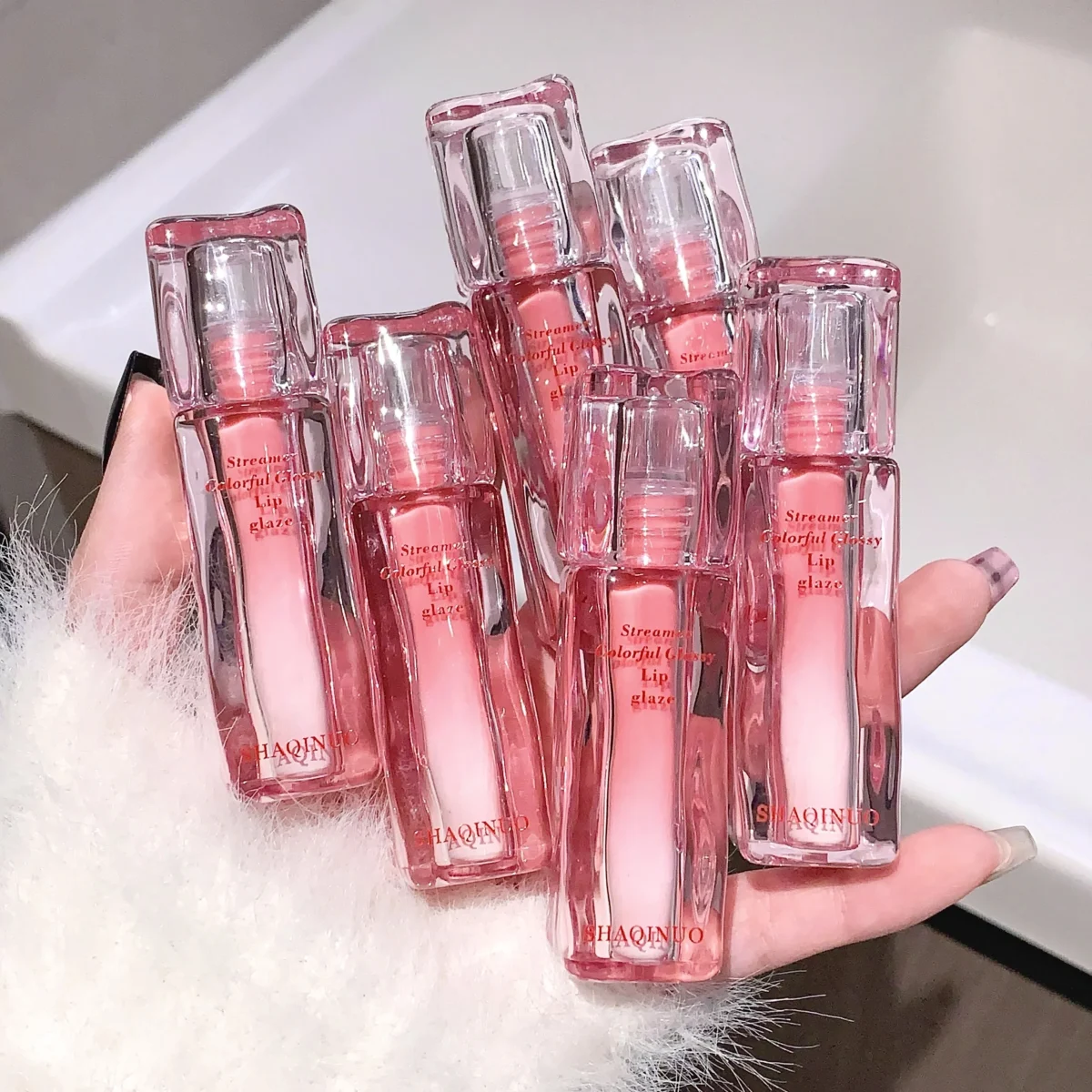 Streamer Water Gloss: Яскравий та Зволожуючий Глянцевий Бальзам для Губ - Image 4