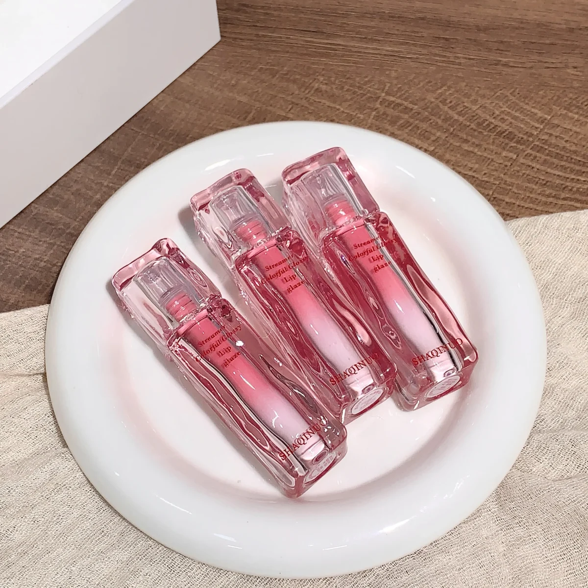 Streamer Water Gloss: Яскравий та Зволожуючий Глянцевий Бальзам для Губ - Image 2