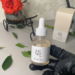 Ризиковий Нікотинамідний Сироватка: Зволоження та Захист для Жінок