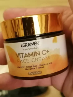 Крем для обличчя з вітаміном C - відновлення та зволоження для вашої шкіри photo review