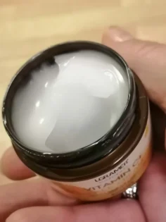 Крем для обличчя з вітаміном C - відновлення та зволоження для вашої шкіри photo review