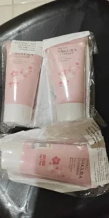 Очищуючий крем Sakura: Глибоке очищення та зволоження для жирної шкіри photo review