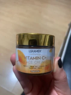 Крем для обличчя з вітаміном C - відновлення та зволоження для вашої шкіри photo review