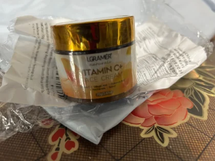 Крем для обличчя з вітаміном C - відновлення та зволоження для вашої шкіри photo review