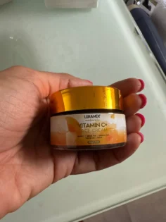 Крем для обличчя з вітаміном C - відновлення та зволоження для вашої шкіри photo review