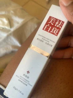 Відбілюючий крем - ефективне усунення пігментних плям на обличчі photo review