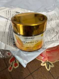 Крем для обличчя з вітаміном C - відновлення та зволоження для вашої шкіри photo review