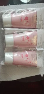 Очищуючий крем Sakura: Глибоке очищення та зволоження для жирної шкіри photo review