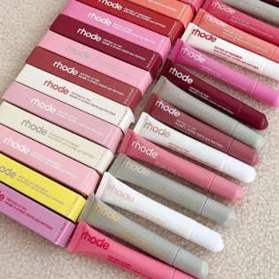 Водостійкий глянець для губ та помада - тривале зволоження та природний вигляд