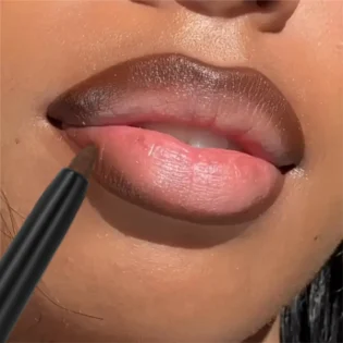 Матова помада для губ Velvet Matte - стильний акцент для ваших губ