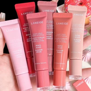 Глазурований бальзам для губ Donut: зволоження та блиск з ароматом полуниці